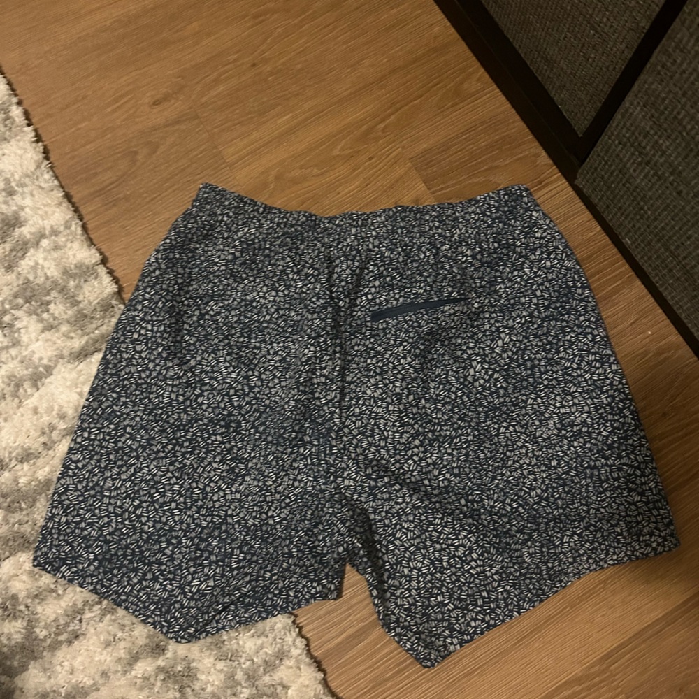Lululemon Shorts 5 inch inseam sz L